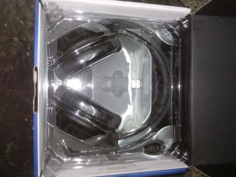 HyperX Cloud Flight wireless head phones for PS4 and PS5 6