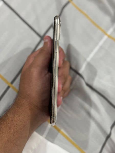 Iphone 11 Pro Max PTA Approved 64 GB| Extremely Good Condition 3