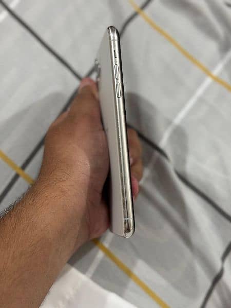 Iphone 11 Pro Max PTA Approved 64 GB| Extremely Good Condition 4