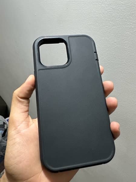 OtterBox Defender Pro series 13 Pro Max 2