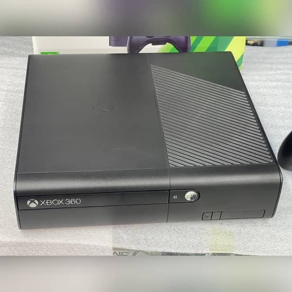 Xbox 360 Ultra Slim 250Gb Slightly Used With 30 Games Install 3