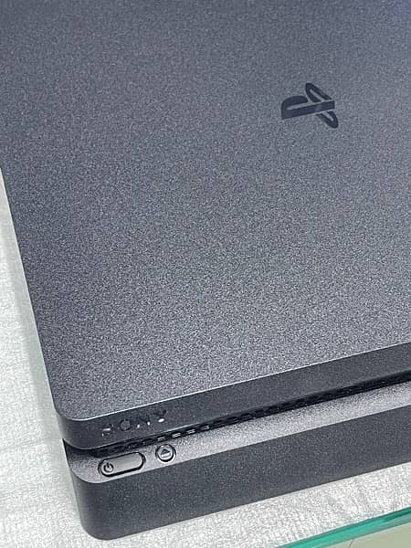 PS4 Slim 500GB Slightly Used 1