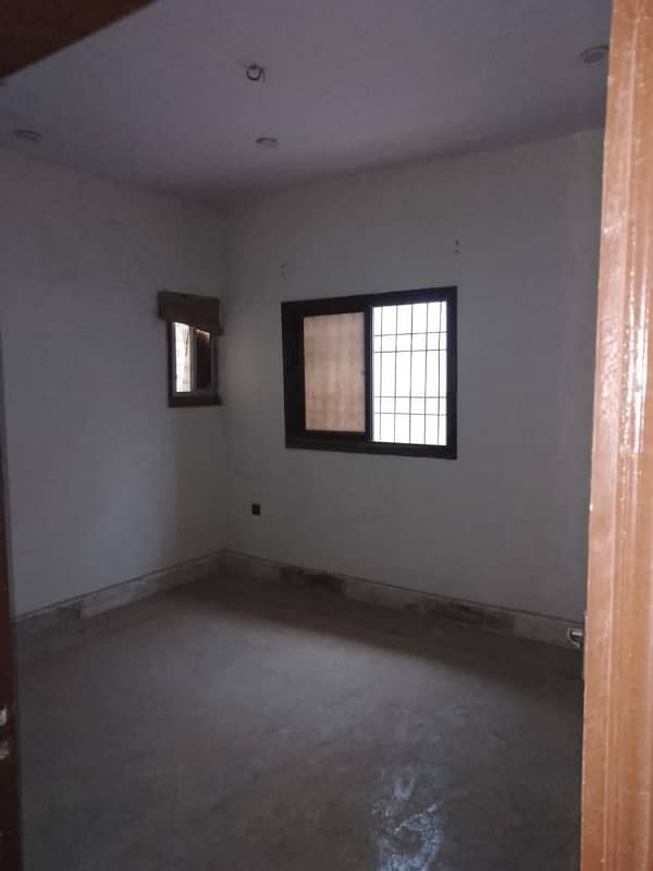 Upper Portion Available For 3 Bed DD In Rizwan Society Safoora Chowrangi 13