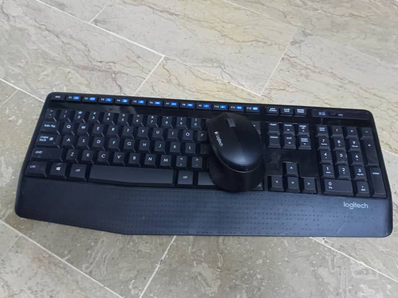 Logitech & Dell Wireless Keyboard & Mouse Combo 1