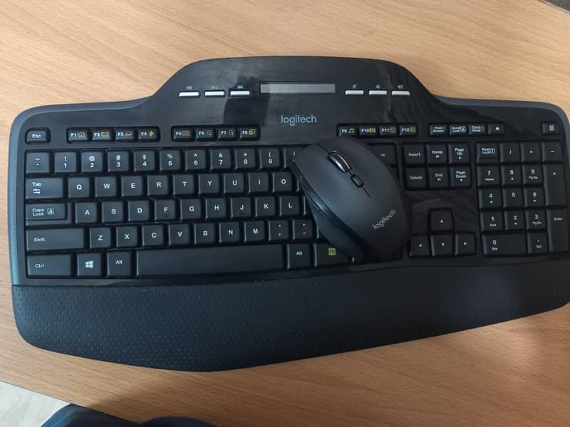 Logitech & Dell Wireless Keyboard & Mouse Combo 6