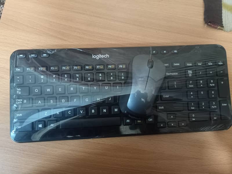 Logitech & Dell Wireless Keyboard & Mouse Combo 8