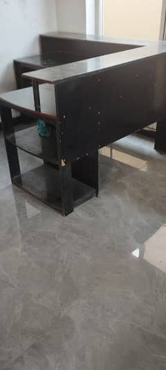 L- Shape Table 0