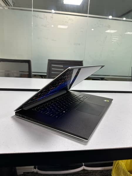 Dell Xps 15 7590 1