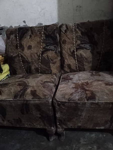 5 seater sofa set and 2 chairs 1