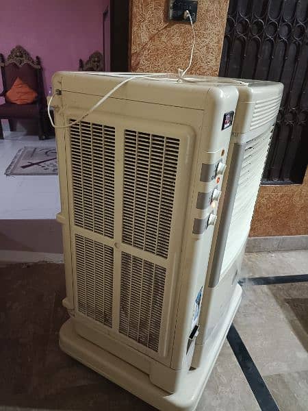 Air cooler atlas ful size hwa bohat Thandi deta hn condition 90% 1