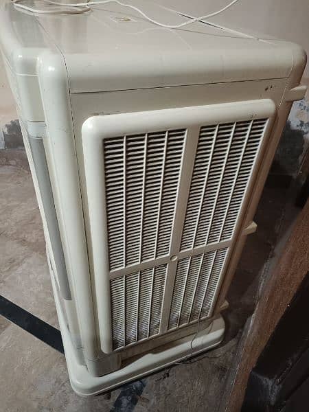 Air cooler atlas ful size hwa bohat Thandi deta hn condition 90% 3