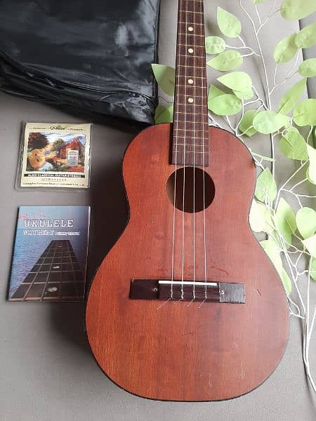 Britone Ukulele 30 inches 2