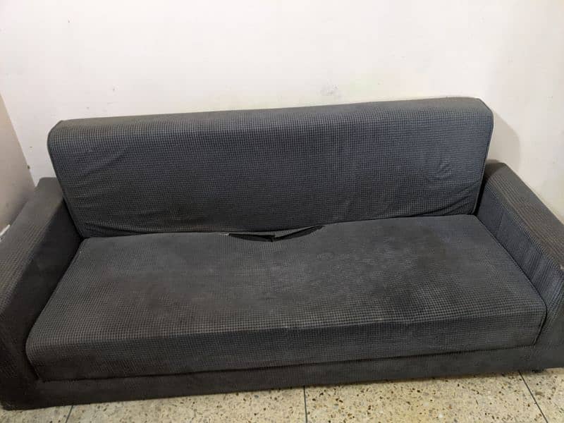 molty foam sofa cumbed at throw away price. 0