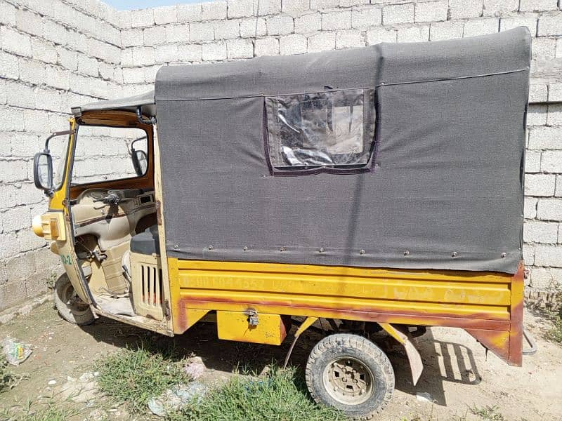 School pickup rickshaw plus loader 3