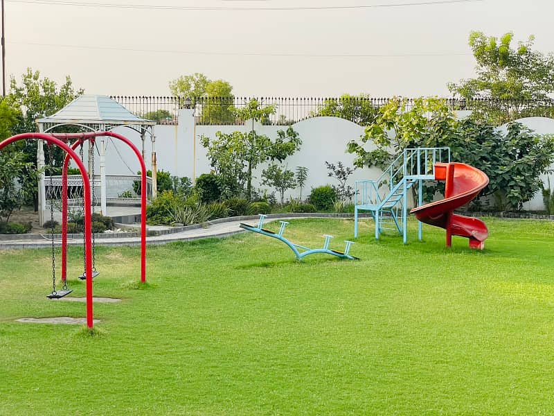 Luxury 3 Kanal Farm House With Swimming Pool Prime Location In Bedian Road Lahore 
Daily Basis 8