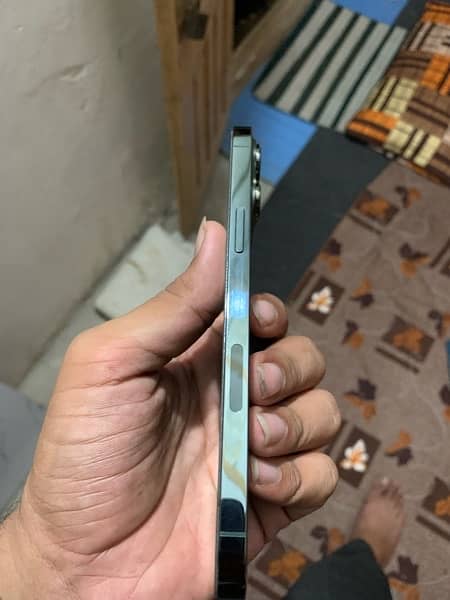 i phone 13 pro max. 256Gb. Factory unlocked 9