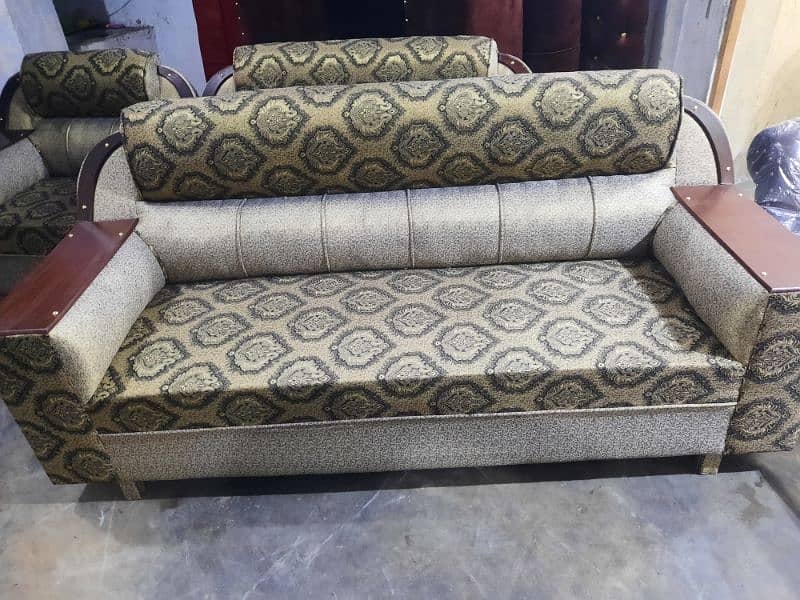 sofa set brand new 2 sall ki wrrnty k sat 2