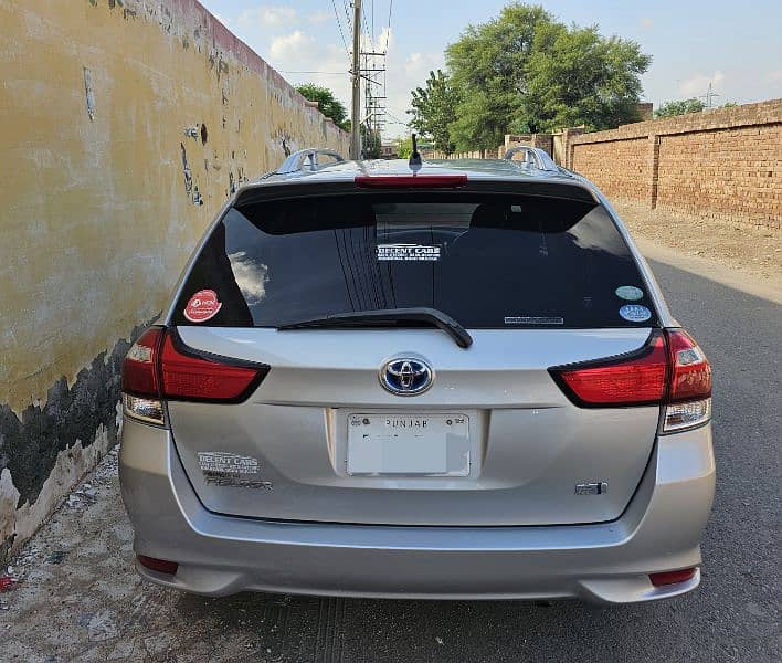 Toyota Corolla Fielder 2018 5