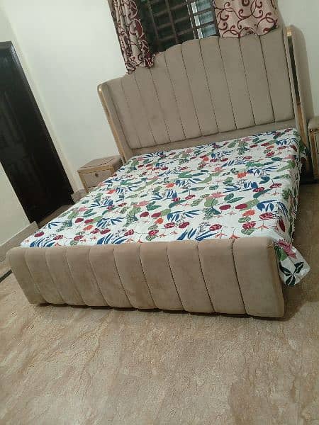 bed and side table sale in Johar town lahor 5