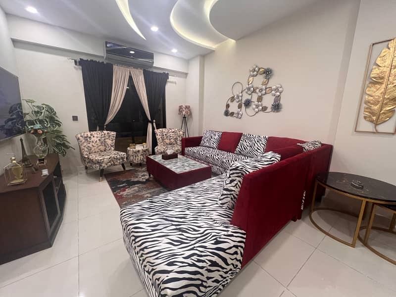 Dha 2 fully furnished appartment for daily weekly basis . 0