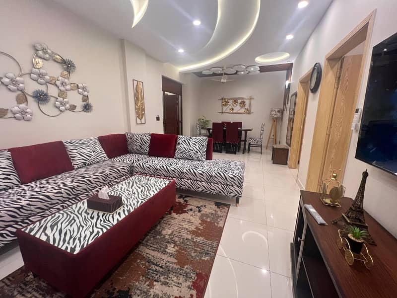 Dha 2 fully furnished appartment for daily weekly basis . 8