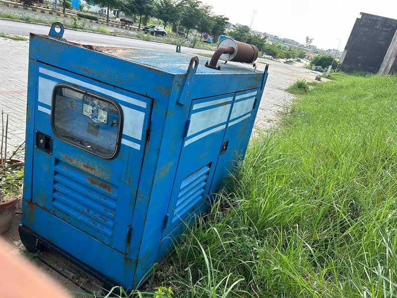 Used Generator Full Size Japanese 32 KV Good condition for Sale 1