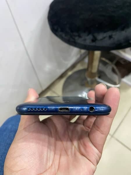 Infinix hot 4/64GB Rs18000  Pta Approved With Box Complete . 6