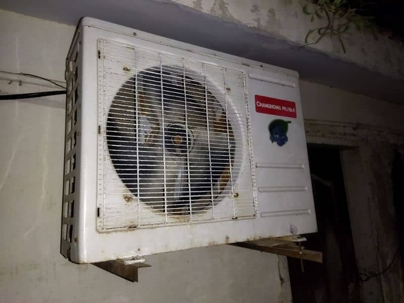 Mint Condition 1.5 ton non inverter Ac 2