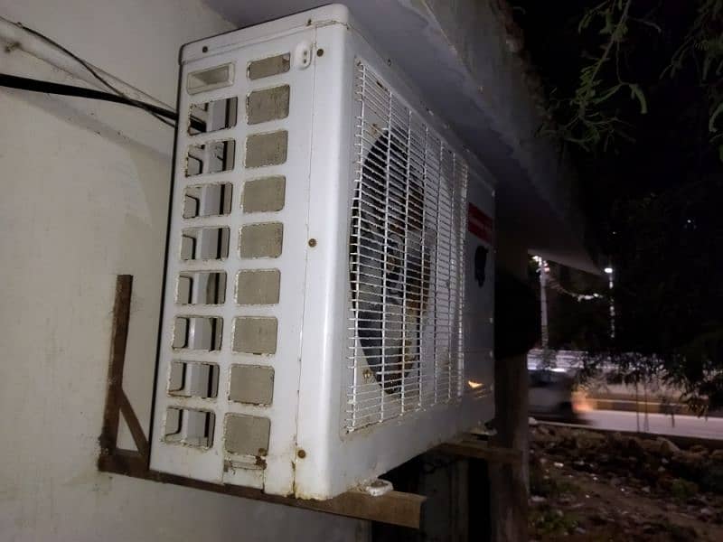 Mint Condition 1.5 ton non inverter Ac 3