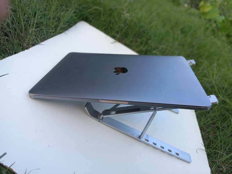 macbook pro 2019 with touch bar 5