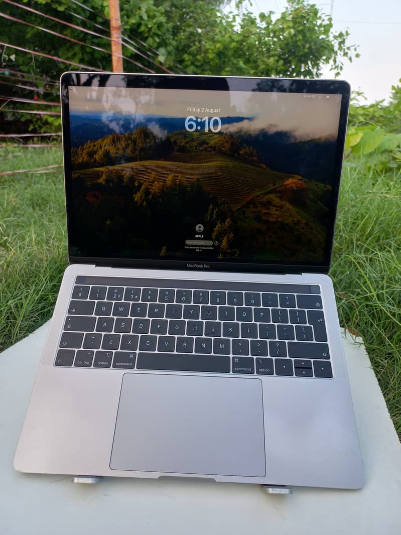 macbook pro 2019 with touch bar 10