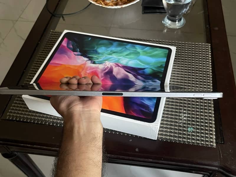 Apple ipad pro 2020 Wi-fi  (4th gen)  with 2nd generation Apple Pencil 2