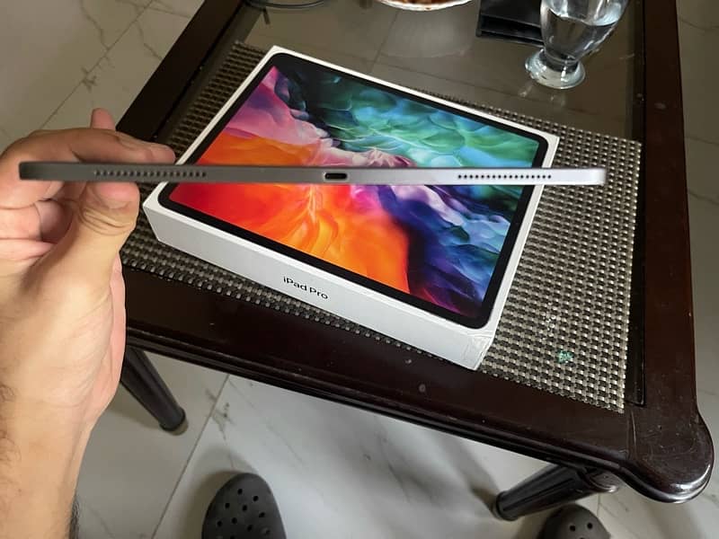 Apple ipad pro 2020 Wi-fi  (4th gen)  with 2nd generation Apple Pencil 4