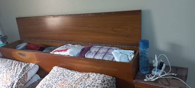 King Size Bed with two side tables 5