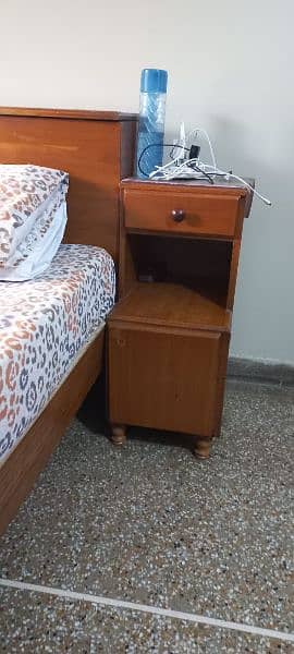 King Size Bed with two side tables 6