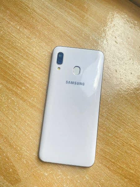 Samsung A30 all okay fresh  condition 4 or 64 1