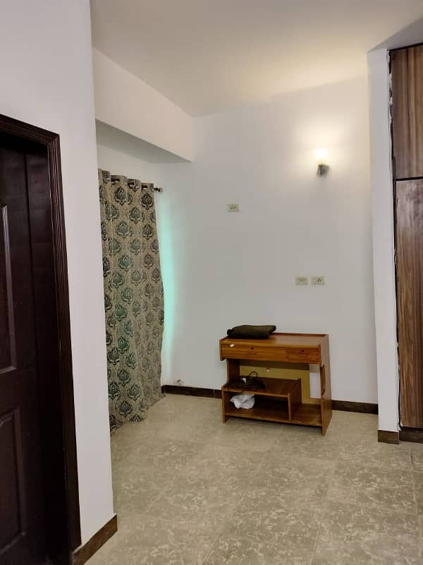 10 MARLA 3 BEDROOM APARTMENT FOR RENT IN ASKARI -11 LAHORE. 2