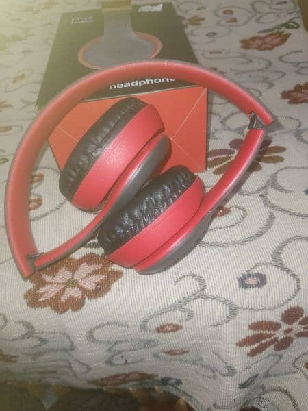 P47 Wireless headphones good condition no fault high sound plus base 1