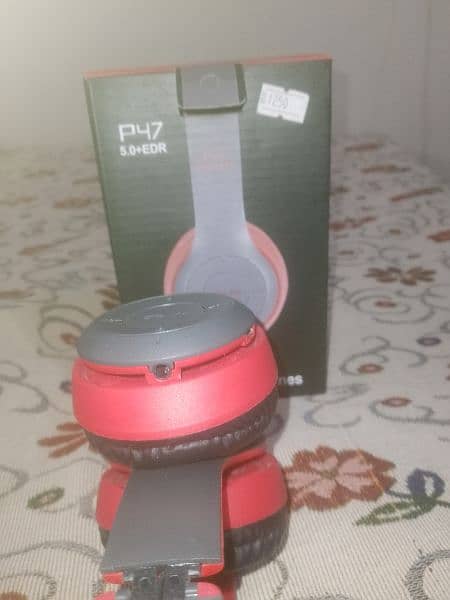 P47 Wireless headphones good condition no fault high sound plus base 2