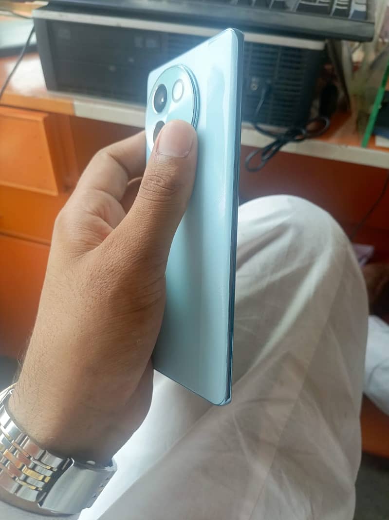 VIVO V30E 0