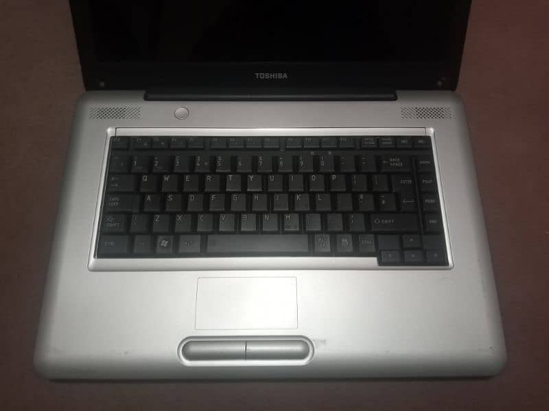 Toshiba core 2 duo laptop 4