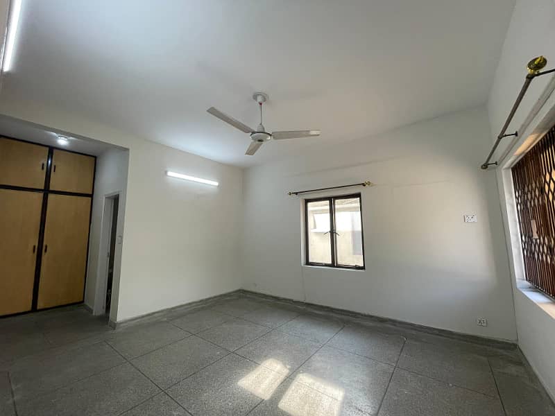 10 Marla 03 Bedroom House available for Rent in Askari-9, Lahore Cantt 1