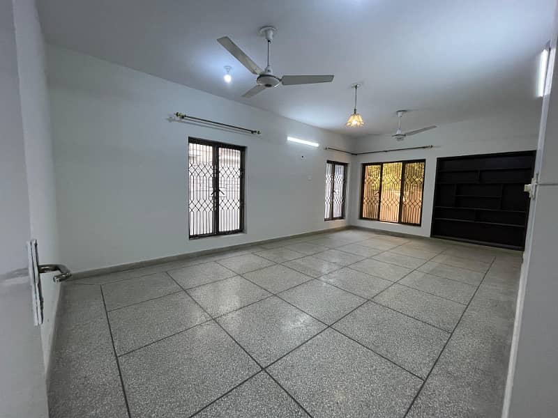 10 Marla 03 Bedroom House available for Rent in Askari-9, Lahore Cantt 11