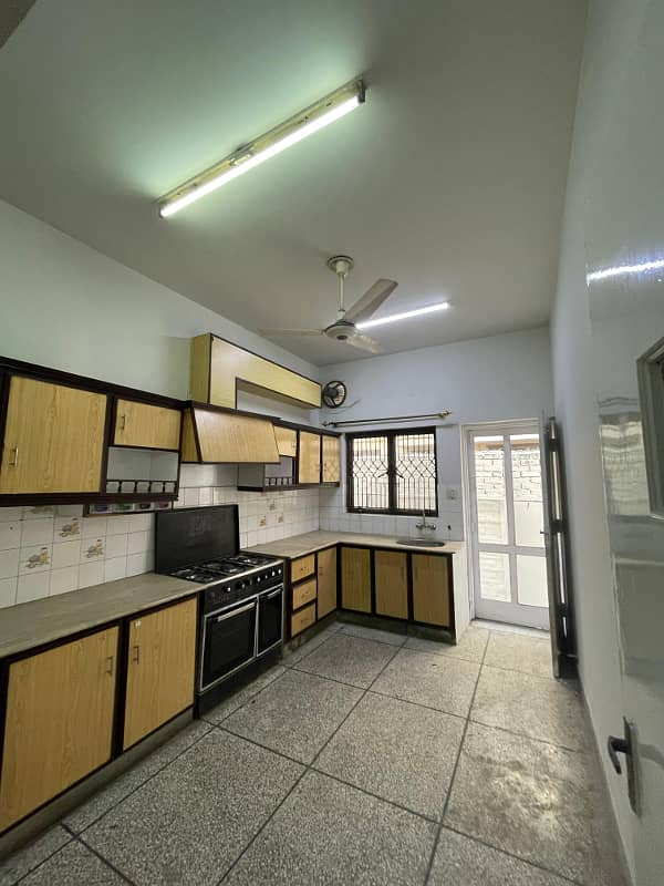 10 Marla 03 Bedroom House available for Rent in Askari-9, Lahore Cantt 13