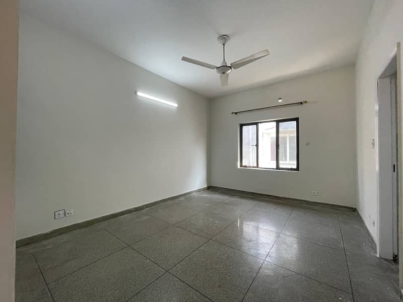 10 Marla 03 Bedroom House available for Rent in Askari-9, Lahore Cantt 28