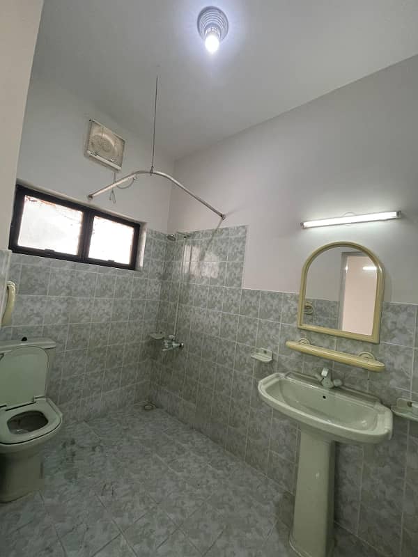 10 Marla 03 Bedroom House available for Rent in Askari-9, Lahore Cantt 34