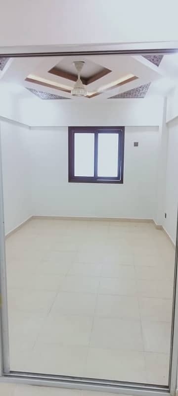 dHa phase 6 2bed drowning dining fully renovated good location fimly building for sale 3