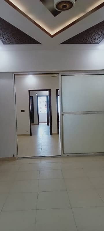 dHa phase 6 2bed drowning dining fully renovated good location fimly building for sale 4