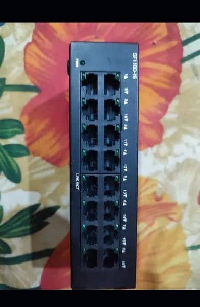 Cisco SF110D-16 Port 10/100 Desktop Unmanaged Switch 1