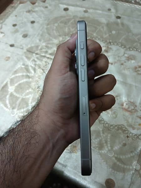 Iphone 15 pro 256 HK 2 months sim work time 5